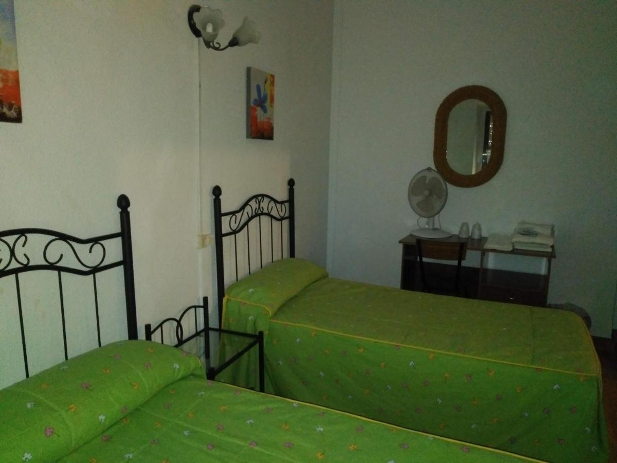 Pension Carretero กาเซเรส ภายนอก รูปภาพ